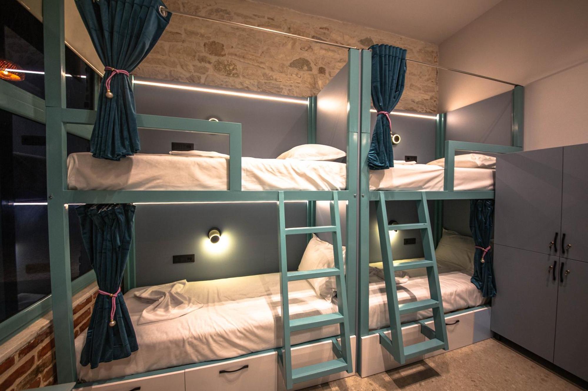Vega 43 Hostel Sarandë Buitenkant foto